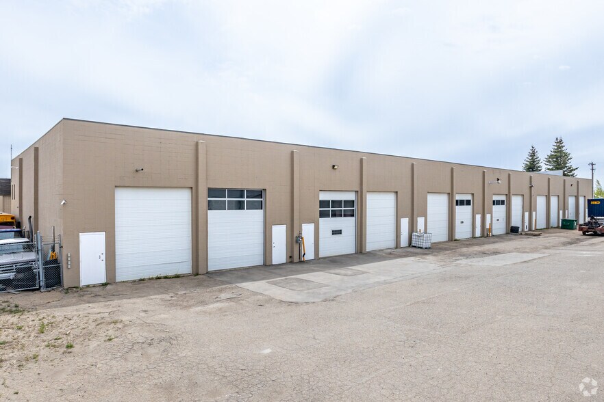 20452 107th Ave NW, Edmonton, AB à vendre - Photo du bâtiment - Image 3 de 3