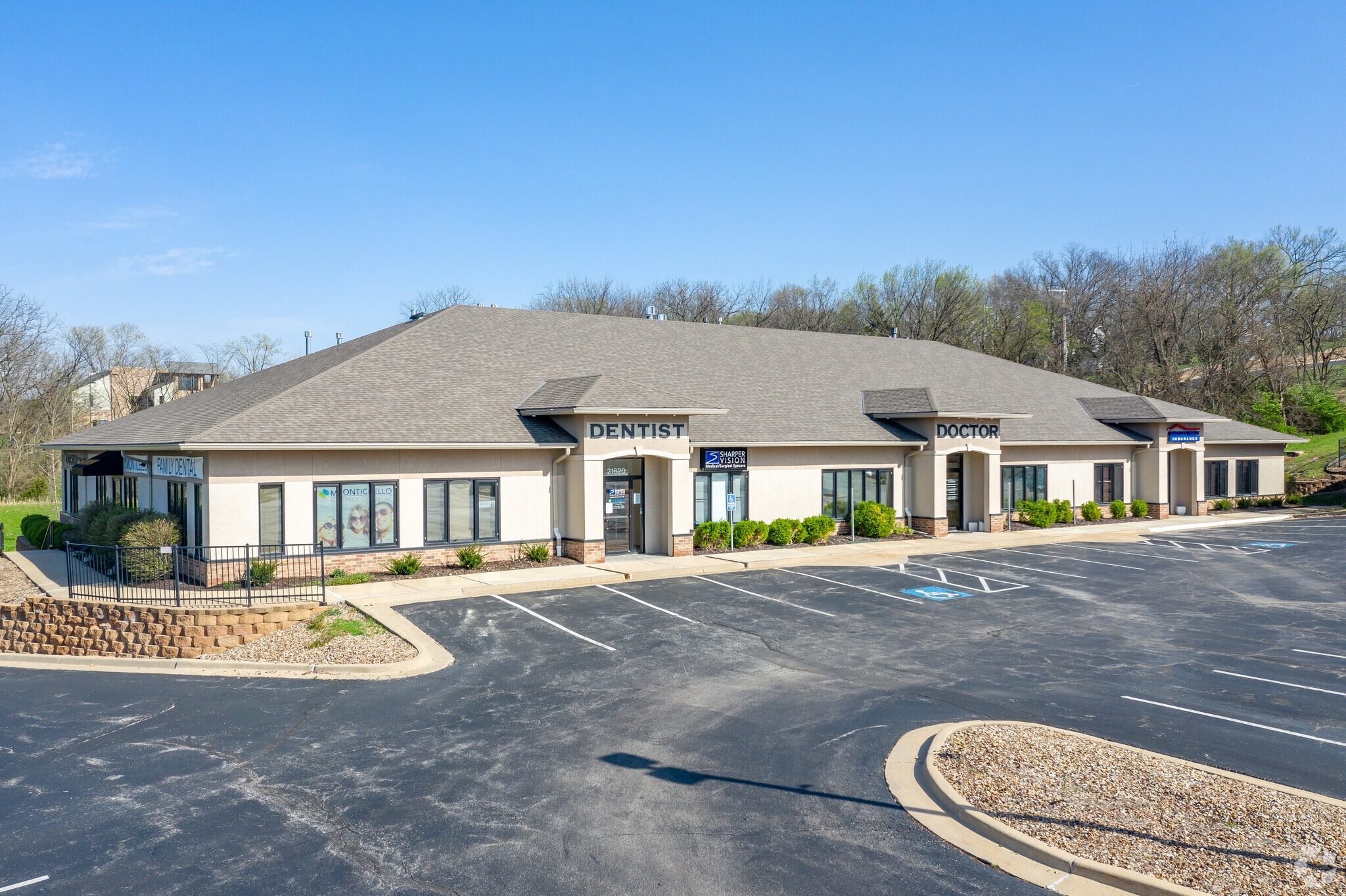 21620-21628 Midland Dr, Shawnee, KS for lease Primary Photo- Image 1 of 22