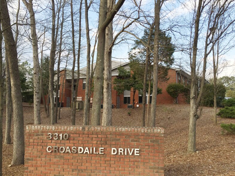 3310 Croasdaile Dr, Durham, NC à louer - Photo du bâtiment - Image 3 de 14