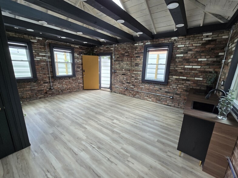 6011 Joy Rd, Detroit, MI for sale - Interior Photo - Image 2 of 24