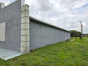 3696 Dr Martin Luther King Jr Blvd, Fort Myers, FL for lease Interior Photo- Image 2 of 7