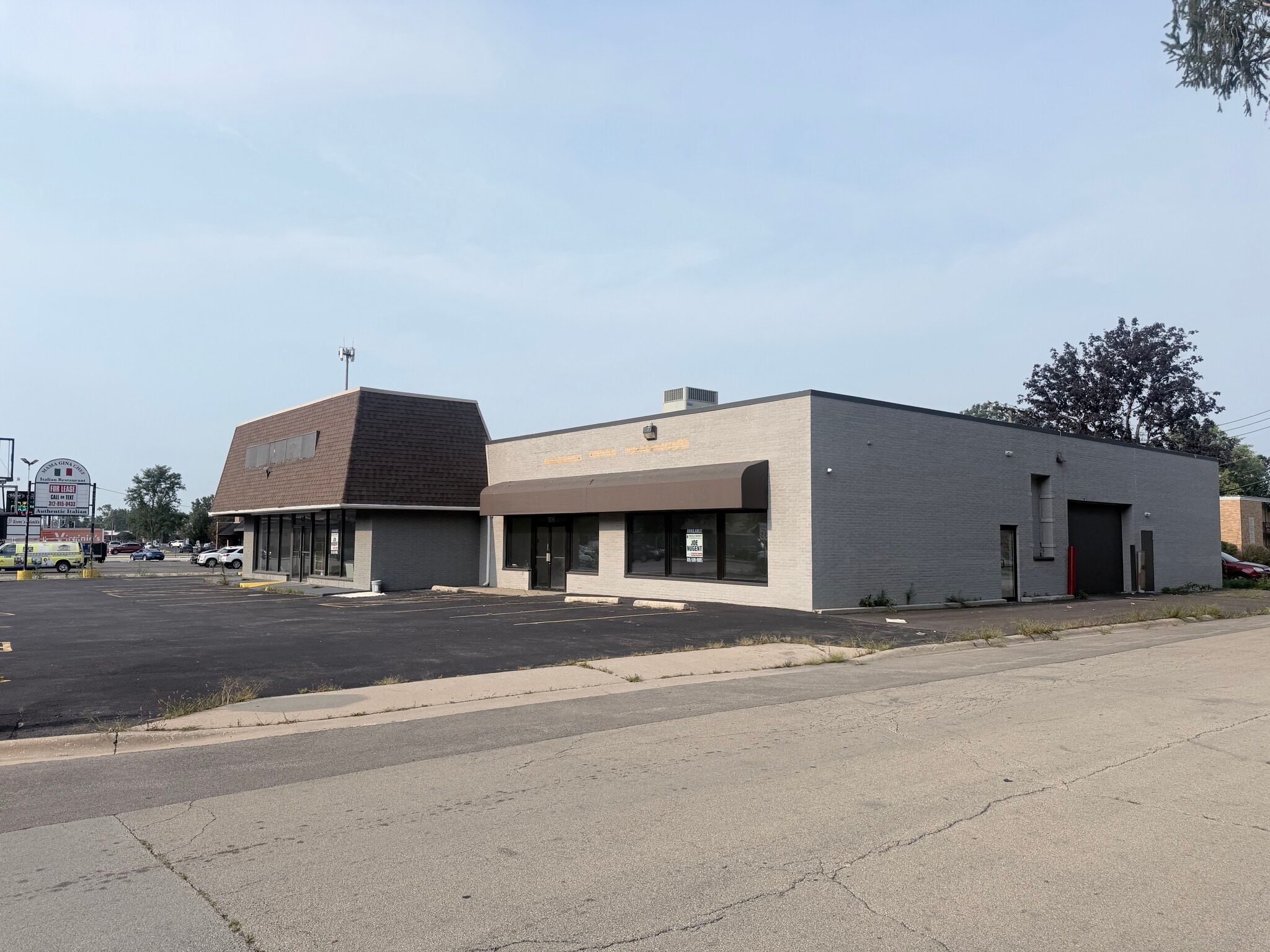 305-325 S Kennedy Dr, Bradley, IL à louer Photo du bâtiment- Image 1 de 9