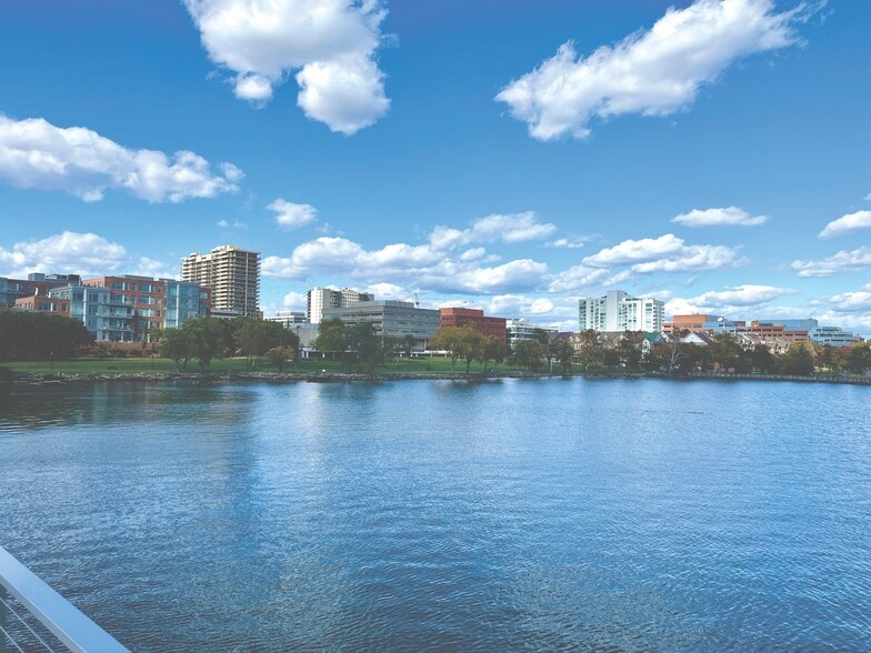 701 N Fairfax St, Alexandria, VA à louer - Photo du bâtiment - Image 2 de 25