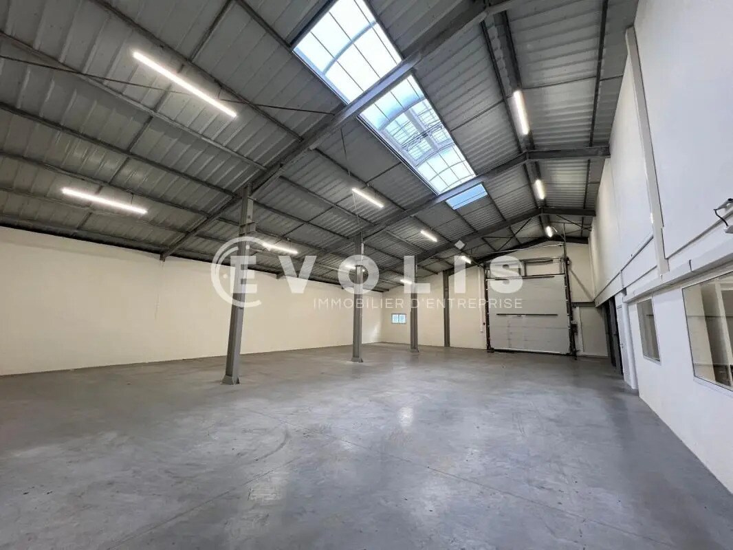 Flex in Pessac for lease Interior Photo- Image 1 of 10