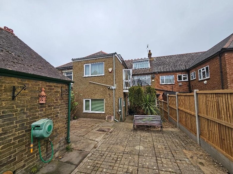 143 Watling St, Gillingham à vendre - Photo du bâtiment - Image 2 de 3