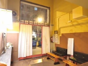 Retail in Barcelona, Barcelona for lease Interior Photo- Image 1 of 14