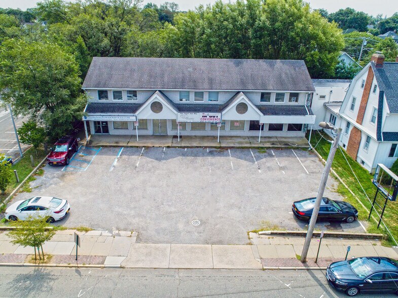 118 Broadway, Lynbrook, NY à louer - Photo principale - Image 2 de 6