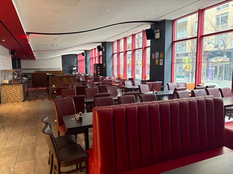 4117 Crescent St, Long Island City, NY à louer - Photo du bâtiment - Image 2 de 6