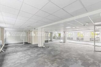 Retail in Lyon for sale Interior Photo- Image 2 of 13