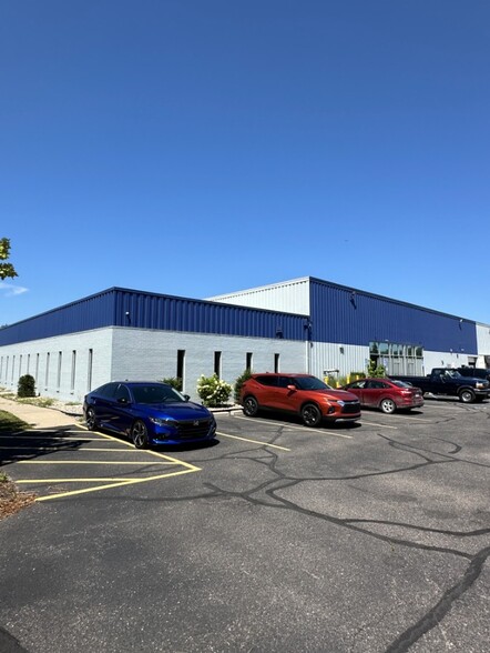 30550 Ecorse Rd, Romulus, MI for lease - Building Photo - Image 1 of 4