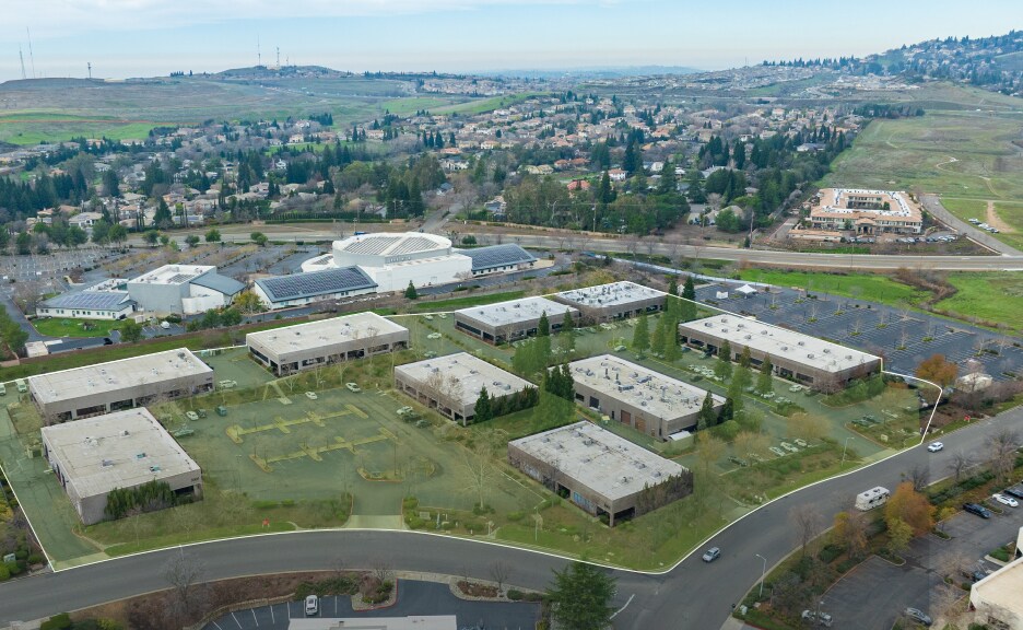 Windplay & Windfield Shallow Bay Indus. portefeuille de 9 propriétés à vendre sur LoopNet.ca Photo principale- Image 1 de 15