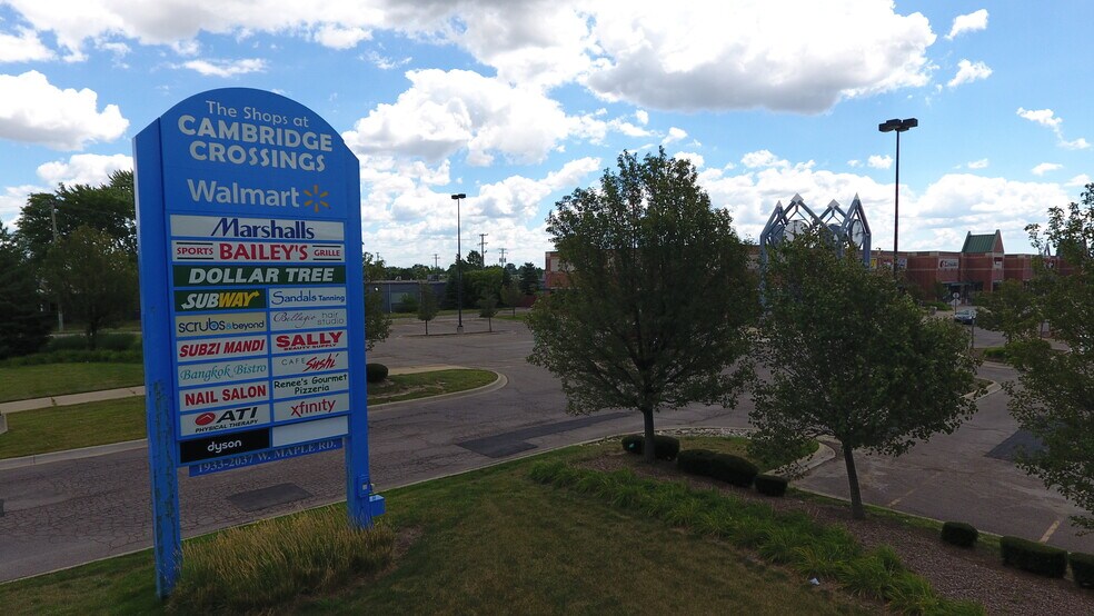 1933-2037 W Maple Rd, Troy, MI à louer - Photo du bâtiment - Image 2 de 26