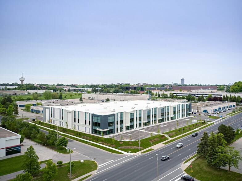 7755 Birchmount Rd, Markham, ON à vendre - Photo du bâtiment - Image 2 de 11