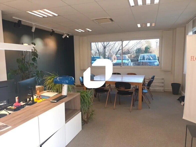 Office in Wasquehal for lease - Building Photo - Image 2 of 7