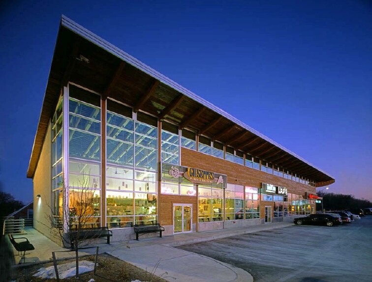 418 N Mayfair Rd, Wauwatosa, WI à louer - Photo du bâtiment - Image 2 de 11