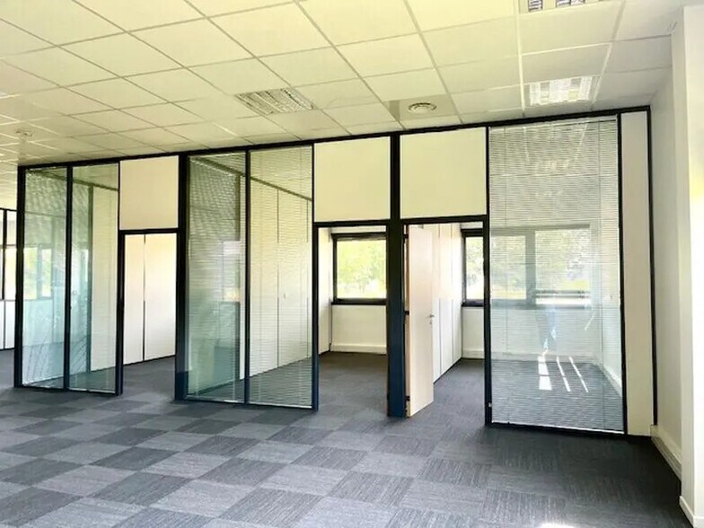 Office in Labège for lease - Interior Photo - Image 3 of 12