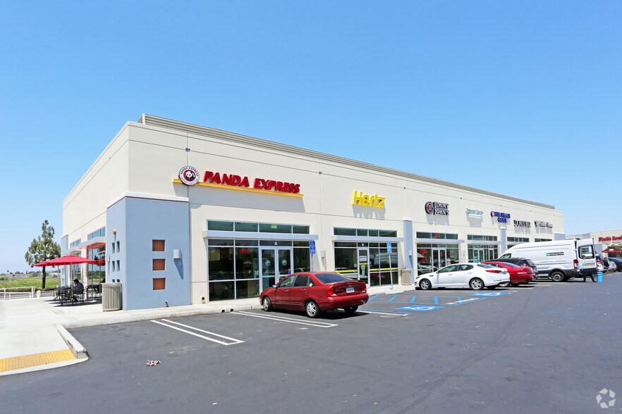 18011 Newhope St, Fountain Valley, CA à louer - Photo du bâtiment - Image 2 de 11