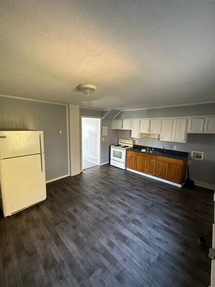 1424 E Commerce Ave, High Point, NC à vendre - Photo du bâtiment - Image 2 de 8