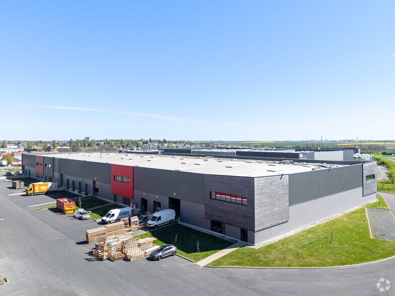 9 Avenue Du Noyer À La Malice, Louvres for lease - Primary Photo - Image 2 of 2