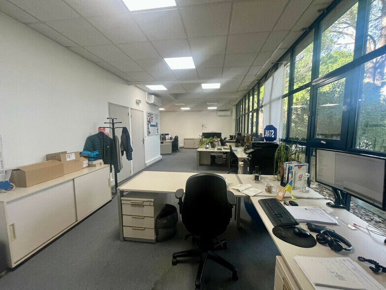 Bureau dans Avignon à vendre - Photo du bâtiment - Image 2 de 12