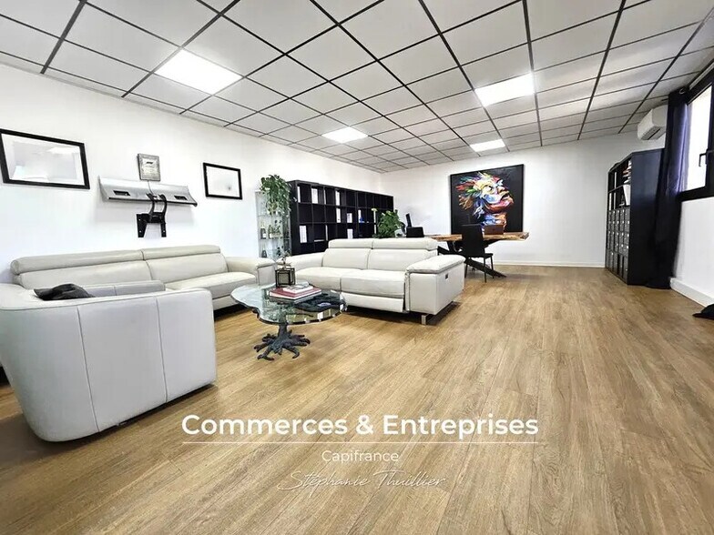 Office in Aix-en-Provence for lease - Building Photo - Image 1 of 12