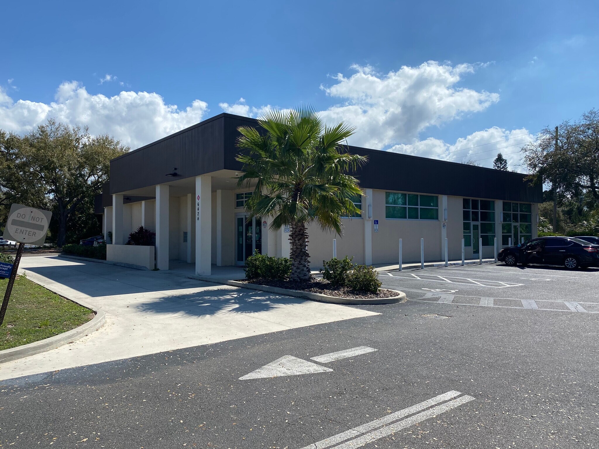 6424 Embassy Blvd, Port Richey, FL à louer Photo du bâtiment- Image 1 de 6