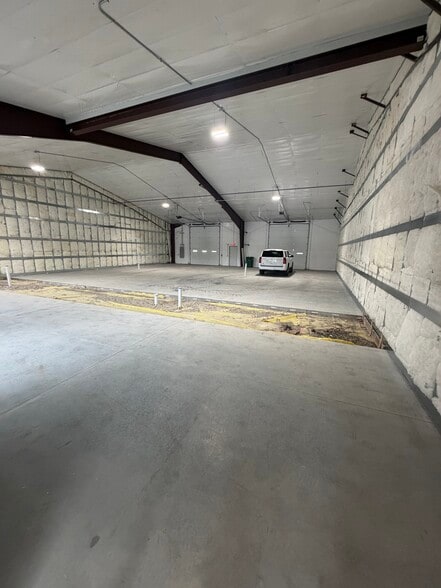 2244 NE 54th Ave, Des Moines, IA à louer - Photo du bâtiment - Image 2 de 3
