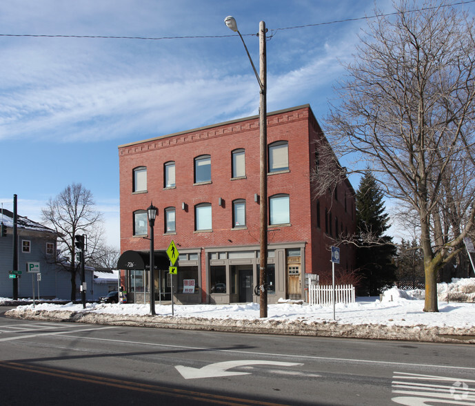 726-728 Main St, East Aurora, NY à vendre - Photo principale - Image 1 de 1