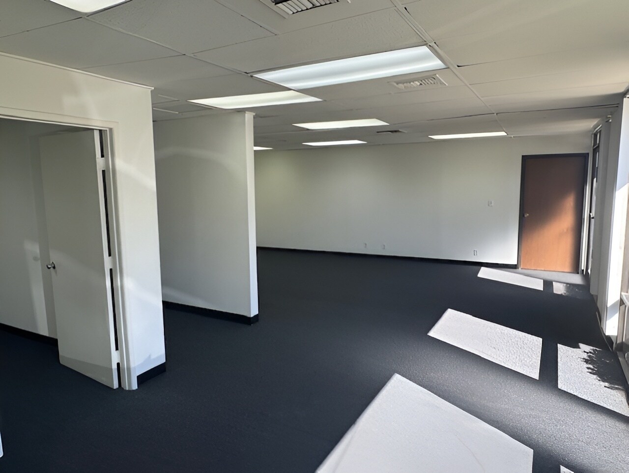 118 E Airport Dr, San Bernardino, CA for lease Interior Photo- Image 1 of 8