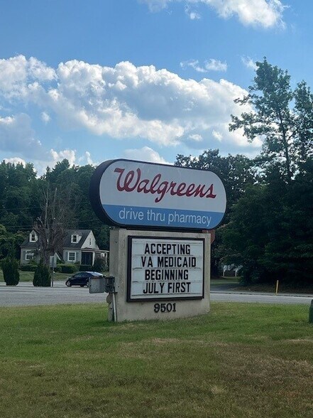 9501 Staples Mill Rd, Richmond, VA à louer - Photo du bâtiment - Image 2 de 5