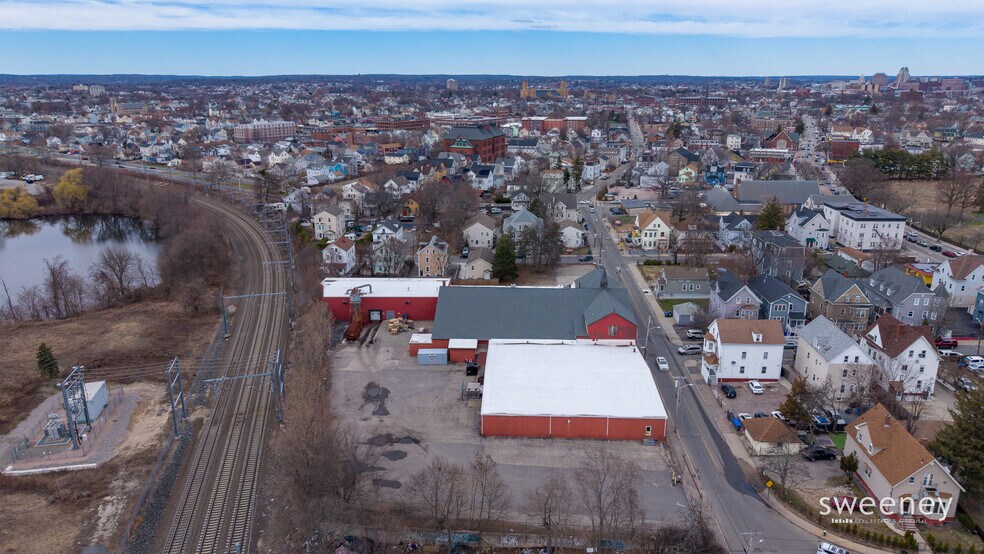 333 Bucklin St, Providence, RI à vendre - Photo du bâtiment - Image 3 de 11