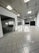 Flex in Marseille for lease Interior Photo- Image 2 of 4