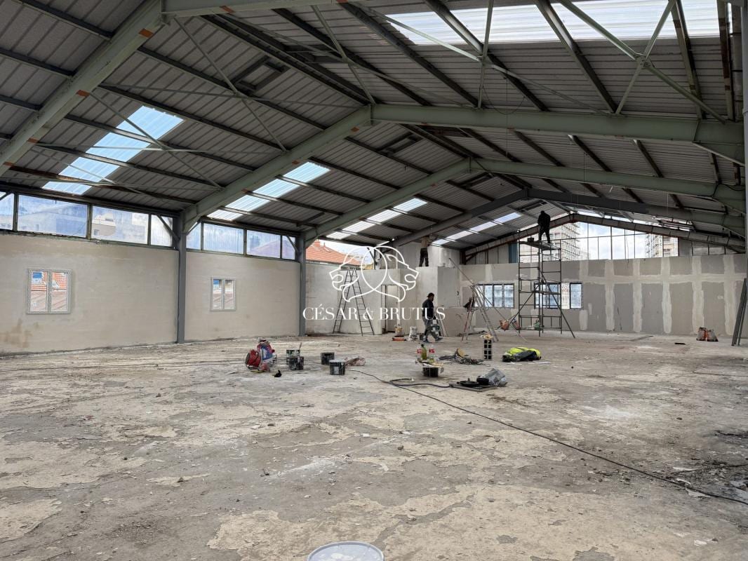 Flex in Décines-Charpieu for lease Interior Photo- Image 1 of 12