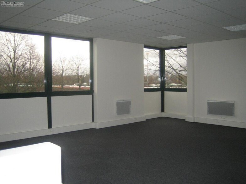 Flex in Villepinte for lease - Building Photo - Image 3 of 13