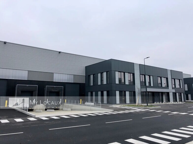 Rue Du Commandant Rolland, Le Bourget à louer - Photo du bâtiment - Image 1 de 9