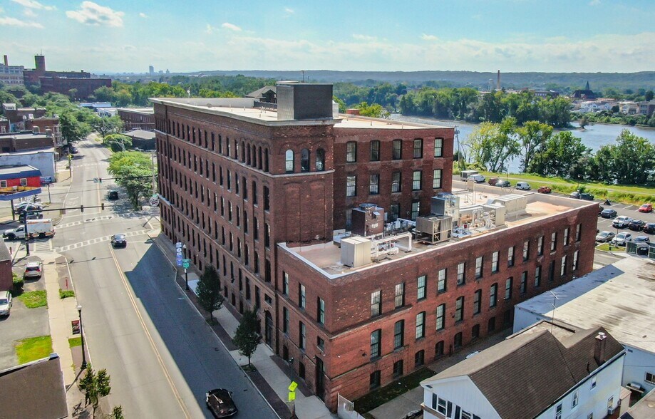 701 River St, Troy, NY à louer - Photo du bâtiment - Image 2 de 18