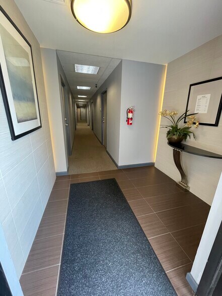 400 N Washington St, Falls Church, VA à louer - Hall d’entrée - Image 3 de 11
