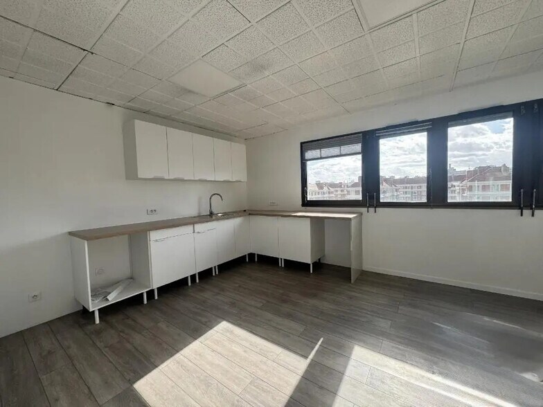 Bureau dans Ivry-sur-Seine à louer - Photo du bâtiment - Image 3 de 12