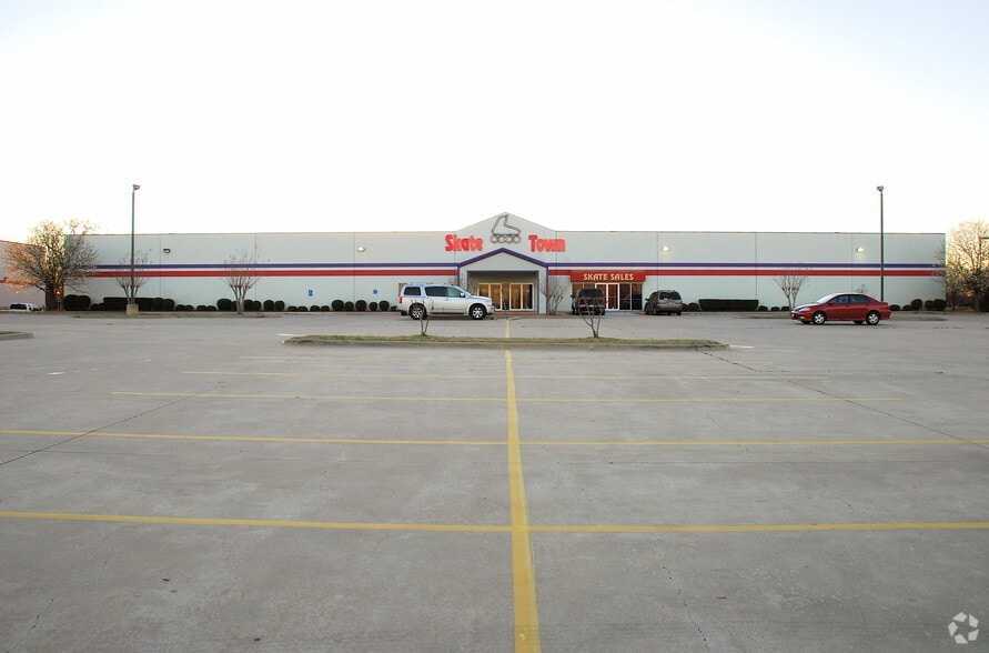 2330 William D Tate Ave, Grapevine, TX for lease - Building Photo - Image 3 of 3