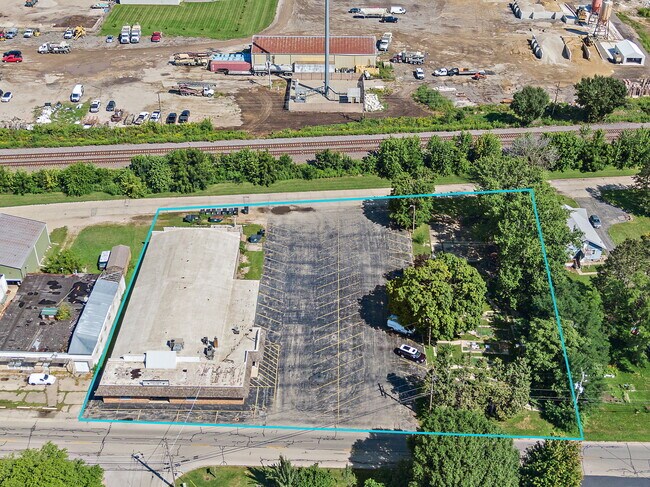 More details for 927 E Railroad St, Sandwich, IL - Retail for Sale