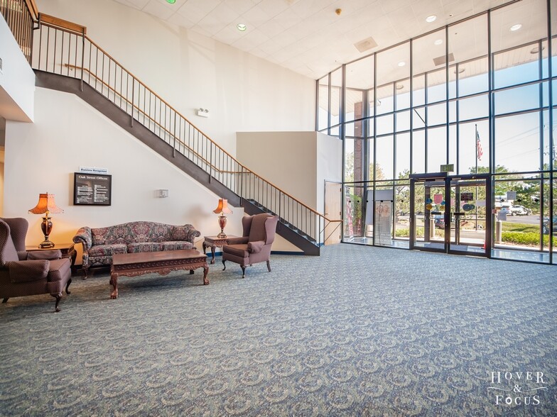 1301 Pyott Rd, Lake In The Hills, IL for lease - Interior Photo - Image 3 of 6