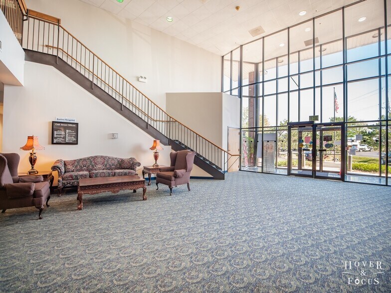 1301 Pyott Rd, Lake In The Hills, IL à louer - Photo intérieure - Image 3 de 6