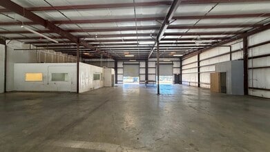 38 Southern Ct, Hiram, GA for lease Interior Photo- Image 2 of 8