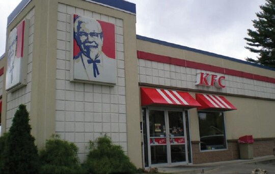 903 E Hanna Ave, Indianapolis, IN à louer - Photo du bâtiment - Image 2 de 9