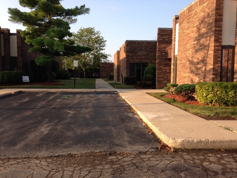 3355 N Arlington Heights Rd, Arlington Heights, IL for sale - Primary Photo - Image 1 of 2