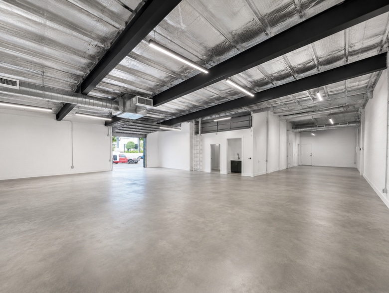 2720 N Ontario St, Burbank, CA for lease - Building Photo - Image 2 of 11