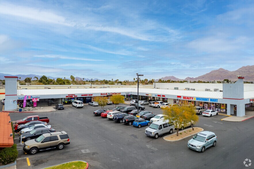 4420 E Charleston Blvd, Las Vegas, NV à louer - Photo du bâtiment - Image 2 de 2