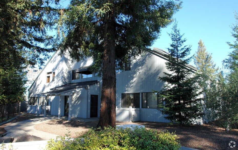 101 Wikiup Dr, Santa Rosa, CA à louer - Photo du bâtiment - Image 2 de 34