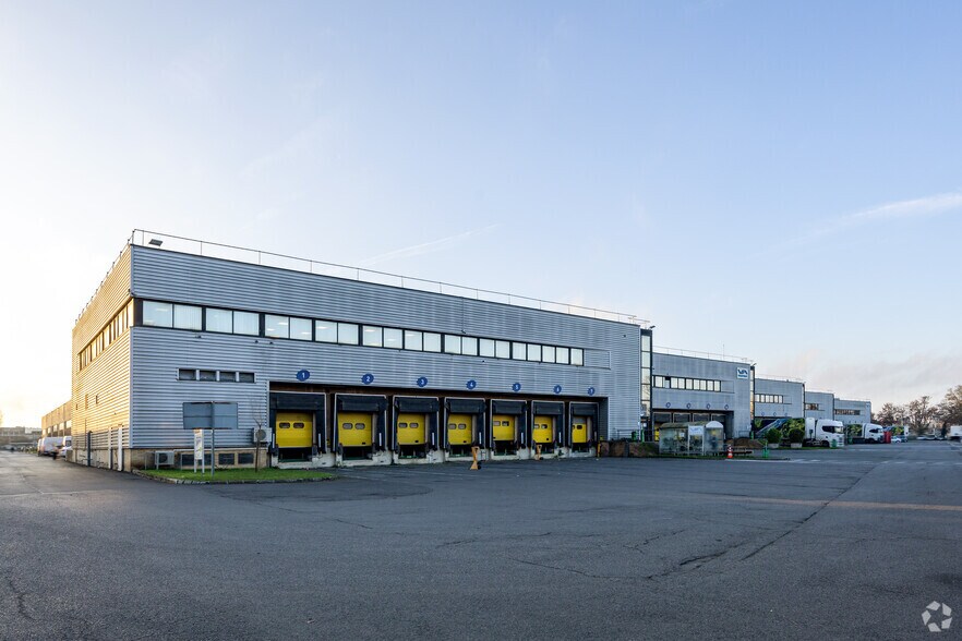 51 Rue Du Commandant Rolland, Le Bourget for lease - Primary Photo - Image 1 of 2