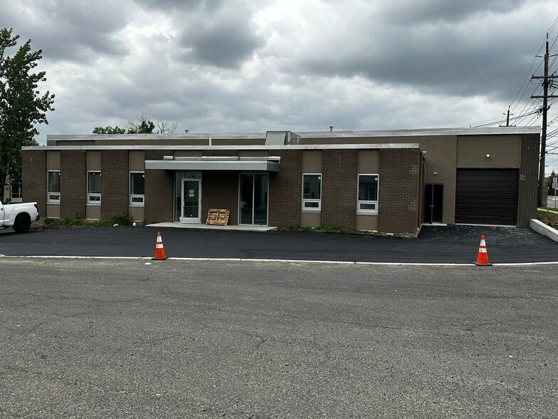 401-403 Meadow Ln, Carlstadt, NJ for lease - Building Photo - Image 3 of 9
